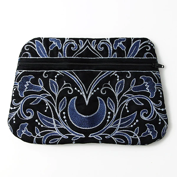 Mirrored in Beauty Lined Zipper Pouch (In-the-Hoop)