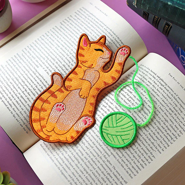 Playful Cat Bookmark (In-the-Hoop) - Image 2
