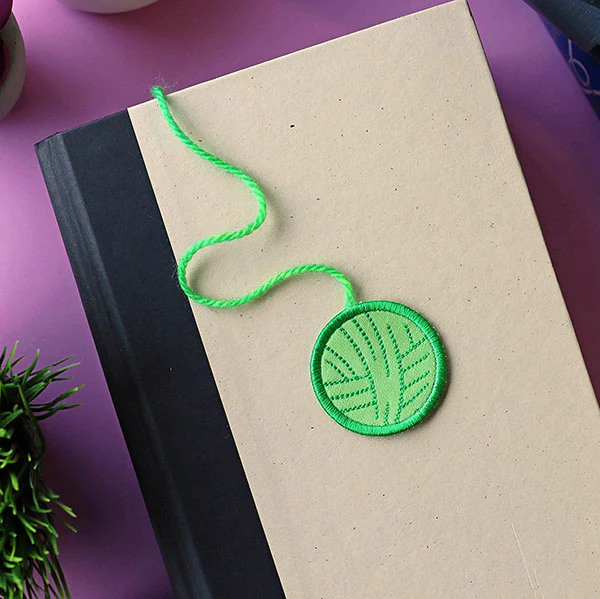 Playful Cat Bookmark (In-the-Hoop) - Image 3